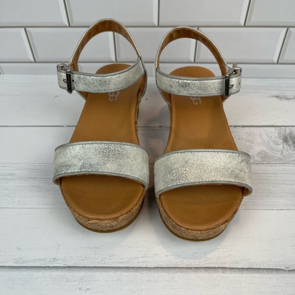 UGG Size:12 S/N  Very Good Condition  Wedge/Cork Silver  Shimmering - Picture 3 of 6